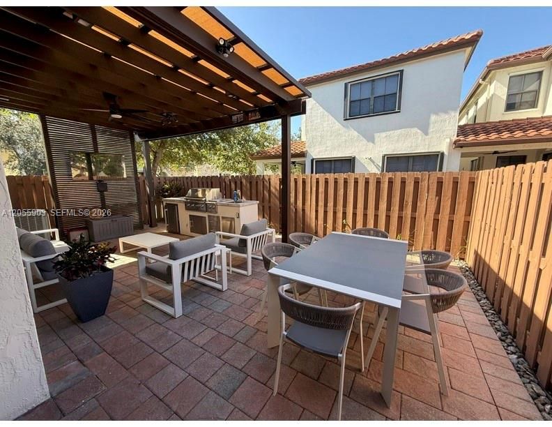 En Venta: $845,000 (4 camas, 3 baños, 2170 Pies cuadrados)