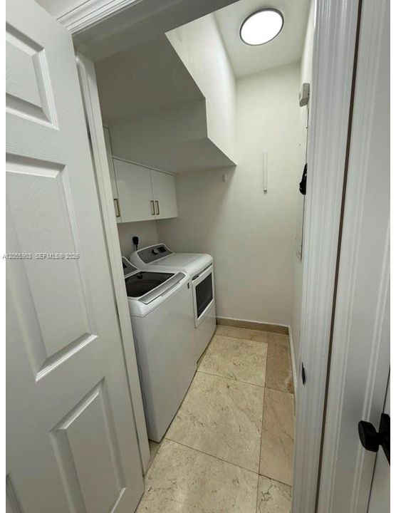 En Venta: $845,000 (4 camas, 3 baños, 2170 Pies cuadrados)
