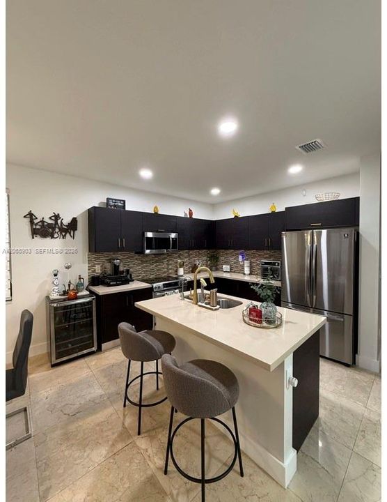 En Venta: $845,000 (4 camas, 3 baños, 2170 Pies cuadrados)