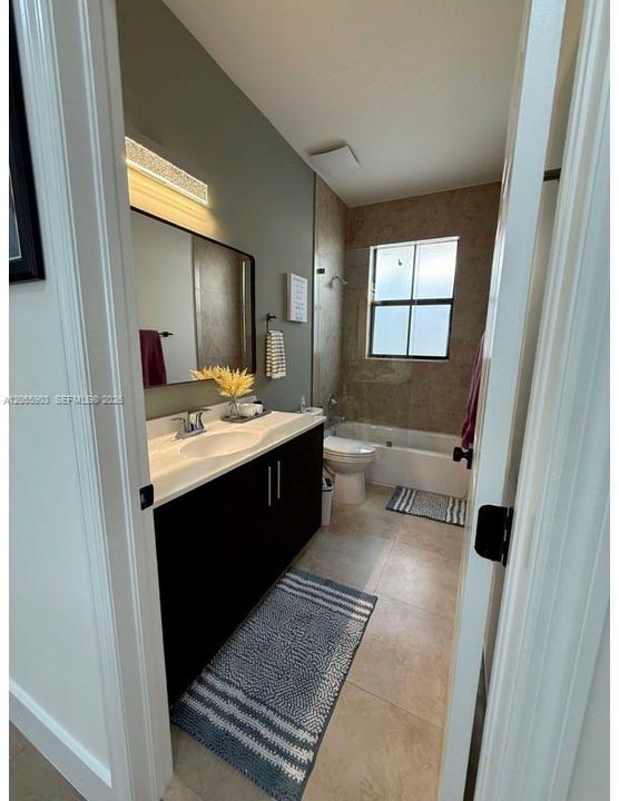 En Venta: $845,000 (4 camas, 3 baños, 2170 Pies cuadrados)