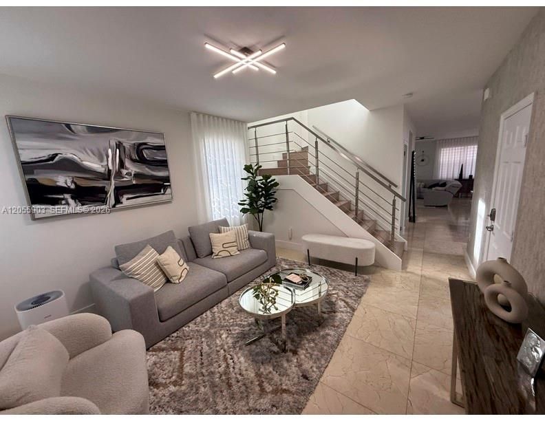 En Venta: $845,000 (4 camas, 3 baños, 2170 Pies cuadrados)