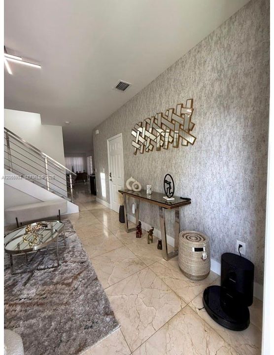 En Venta: $845,000 (4 camas, 3 baños, 2170 Pies cuadrados)