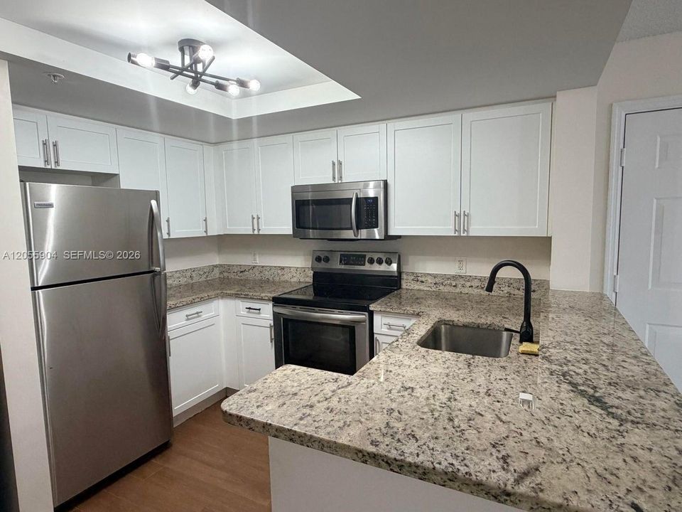 For Rent: $1,700 (1 beds, 1 baths, 746 Square Feet)