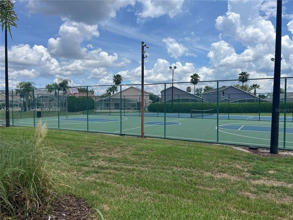 For Rent: $3,200 (6 beds, 4 baths, 2800 Square Feet)