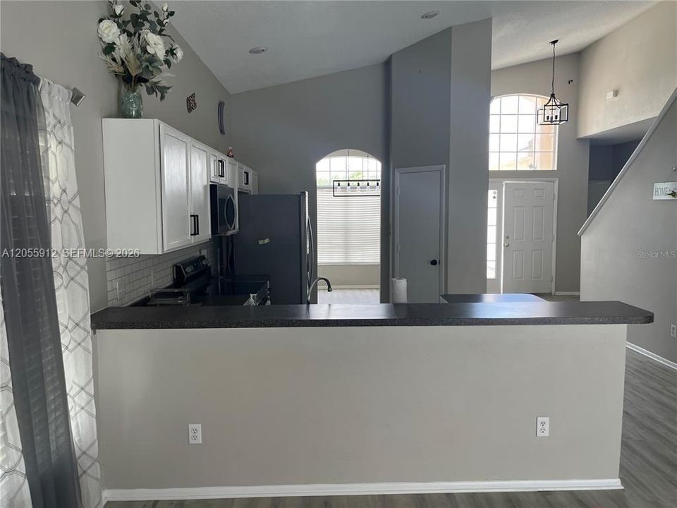 For Rent: $3,200 (6 beds, 4 baths, 2800 Square Feet)