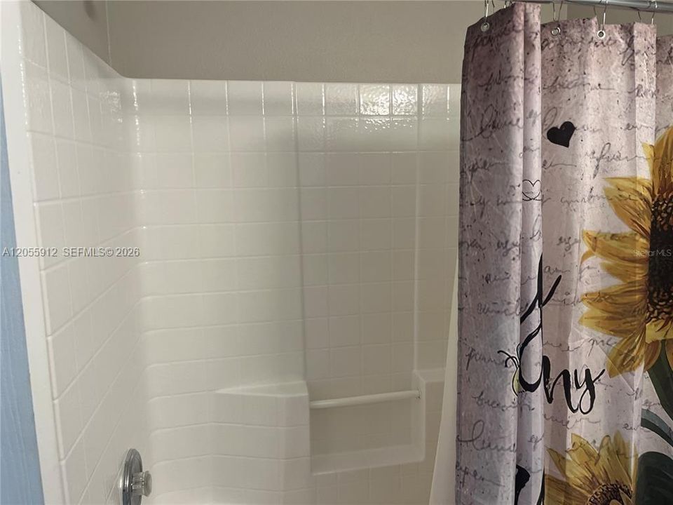 For Rent: $3,200 (6 beds, 4 baths, 2800 Square Feet)