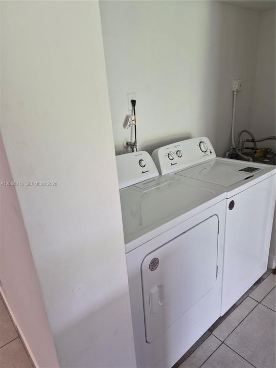 En Renta: $3,200 (4 camas, 3 baños, 1690 Pies cuadrados)