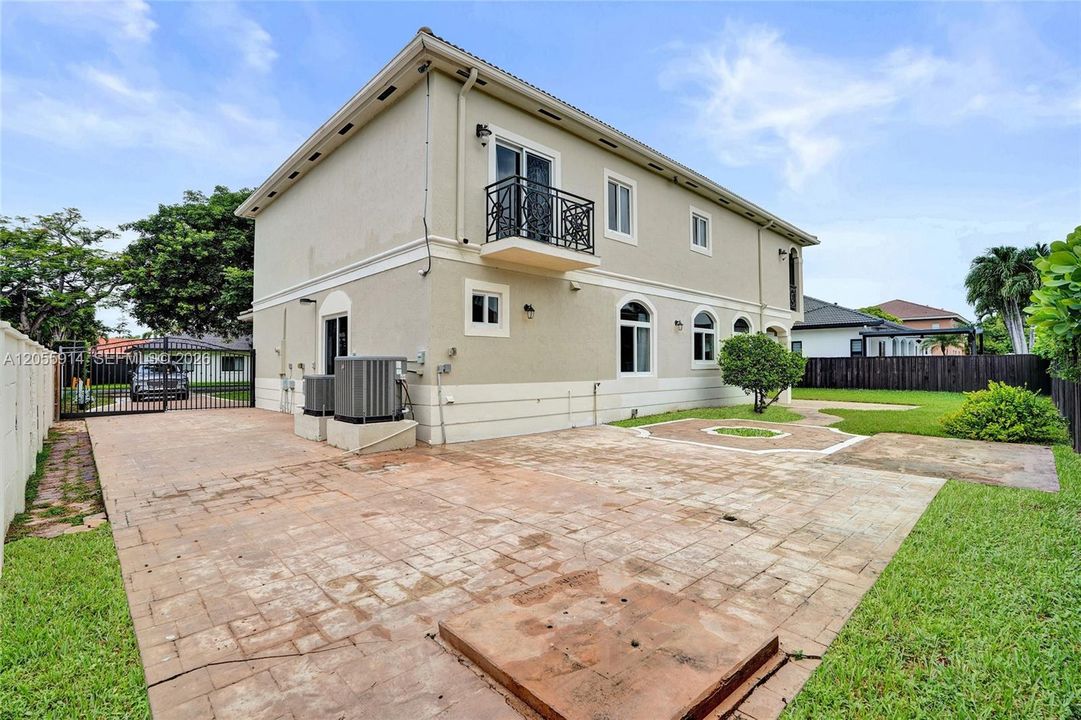 На продажу: $1,325,093 (4 спален, 3 ванн, 3342 Квадратных фут)