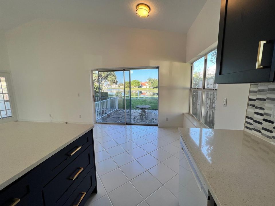 Kitchen/Eat-in Area