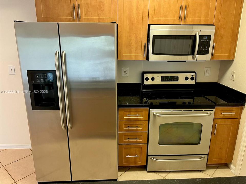 For Rent: $1,800 (1 beds, 1 baths, 740 Square Feet)
