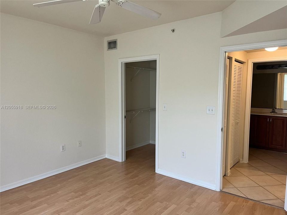 For Rent: $1,800 (1 beds, 1 baths, 740 Square Feet)