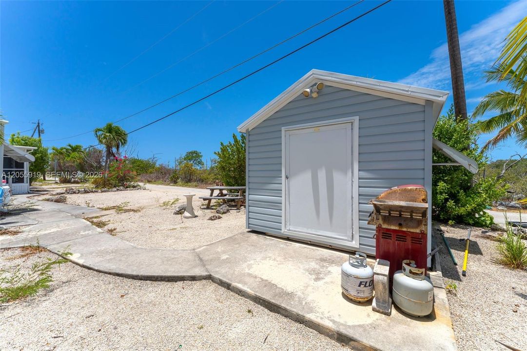 For Sale: $700,000 (4 beds, 2 baths, 1447 Square Feet)