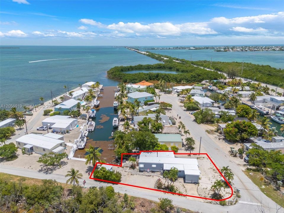 For Sale: $700,000 (4 beds, 2 baths, 1447 Square Feet)