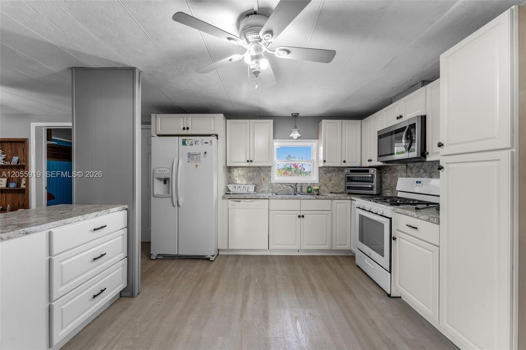 For Sale: $700,000 (4 beds, 2 baths, 1447 Square Feet)