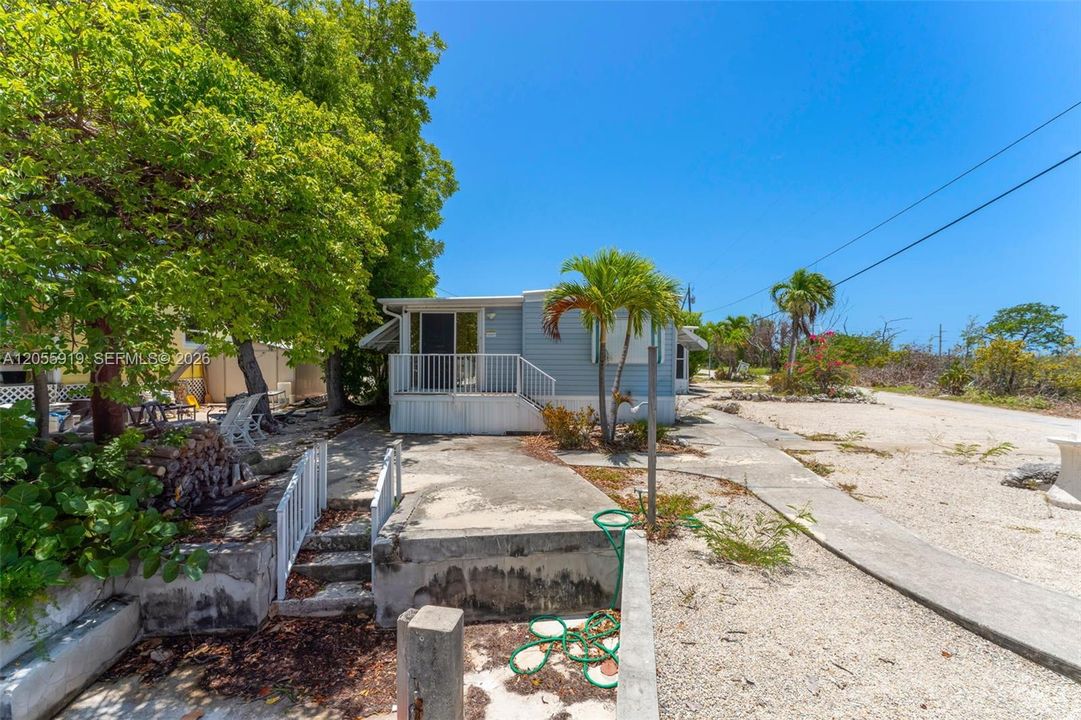 For Sale: $700,000 (4 beds, 2 baths, 1447 Square Feet)