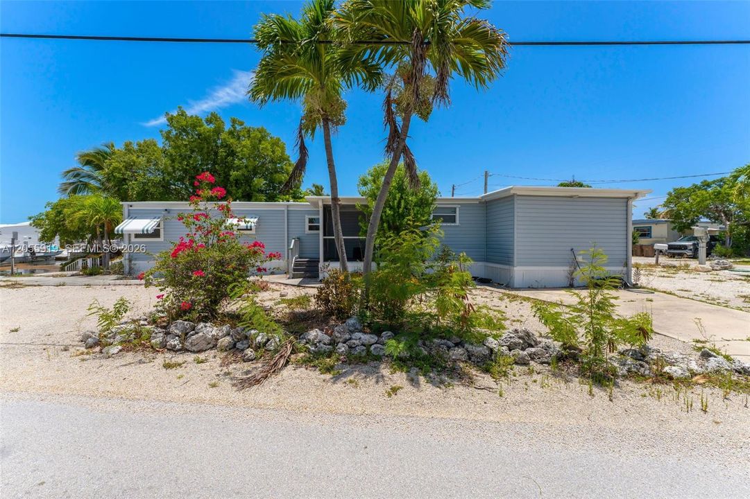 For Sale: $700,000 (4 beds, 2 baths, 1447 Square Feet)