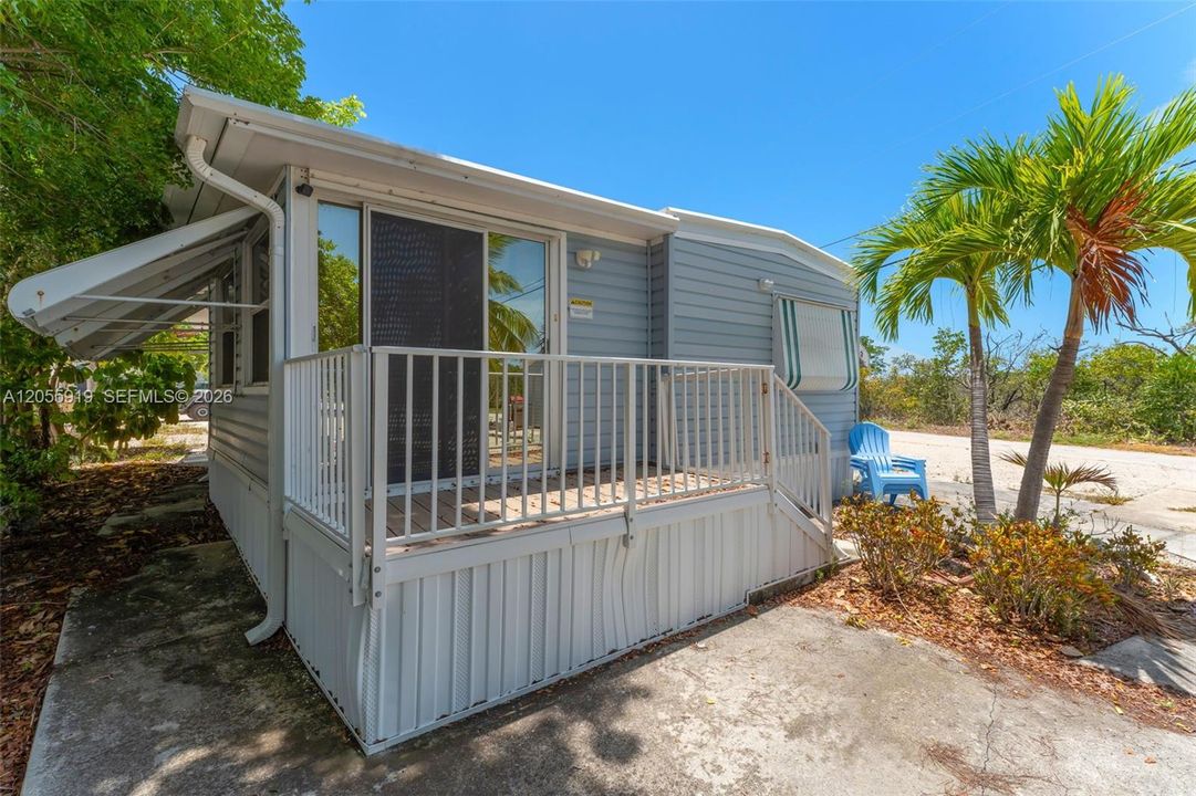 For Sale: $700,000 (4 beds, 2 baths, 1447 Square Feet)