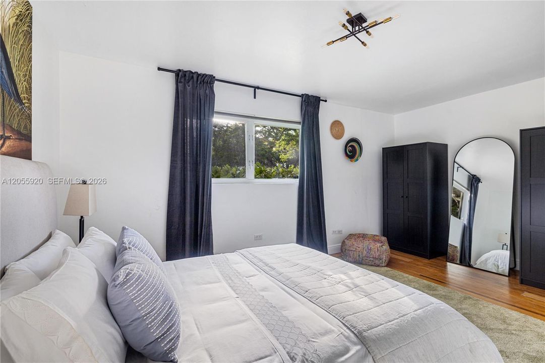 Active With Contract: $1,200,000 (3 beds, 3 baths, 1438 Square Feet)