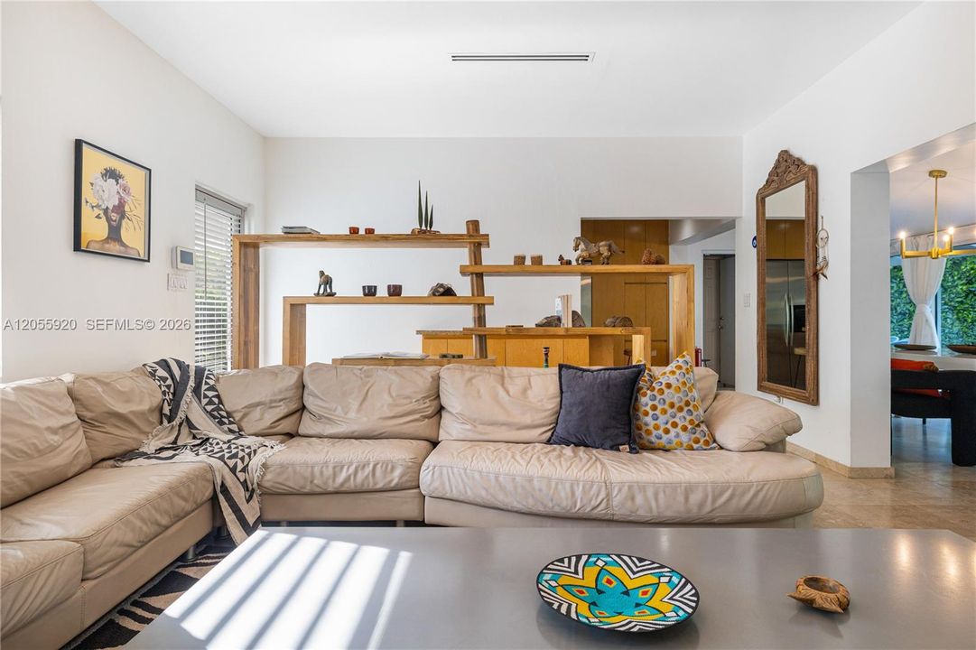 Active With Contract: $1,200,000 (3 beds, 3 baths, 1438 Square Feet)