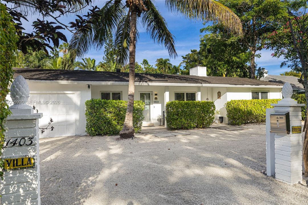 Active With Contract: $1,200,000 (3 beds, 3 baths, 1438 Square Feet)
