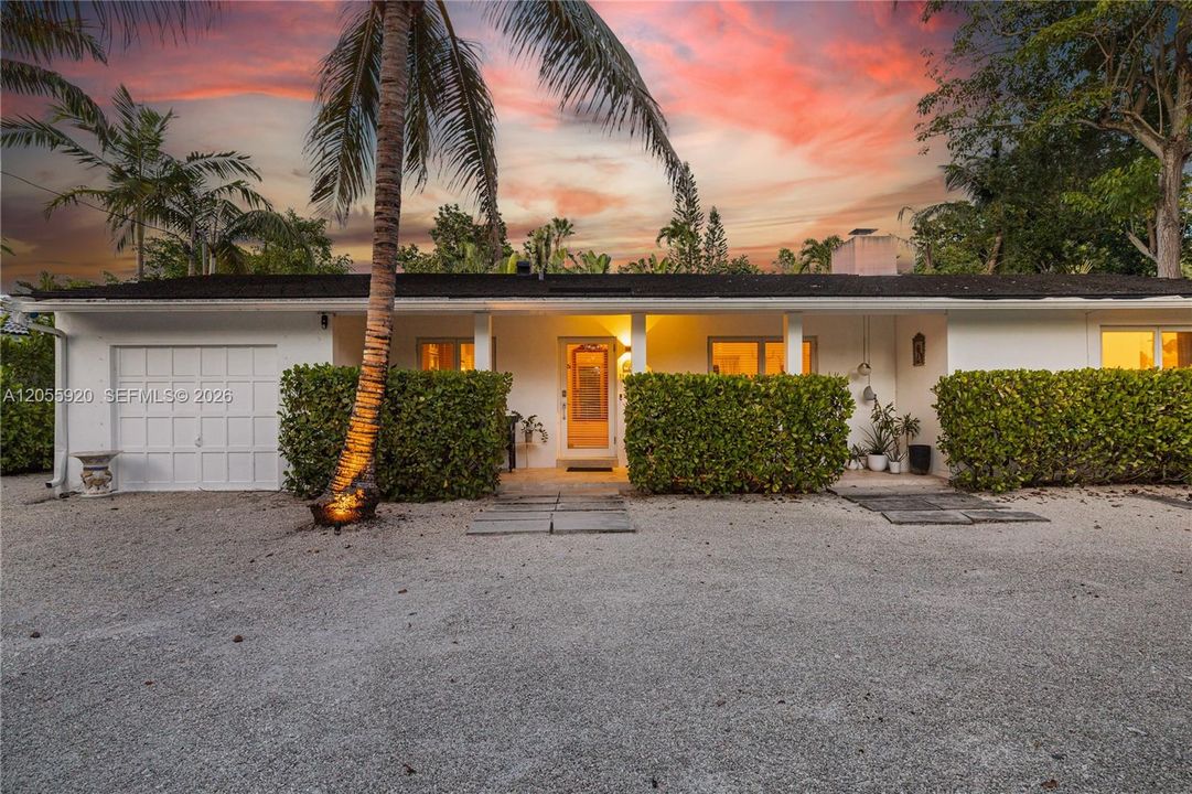 Active With Contract: $1,200,000 (3 beds, 3 baths, 1438 Square Feet)