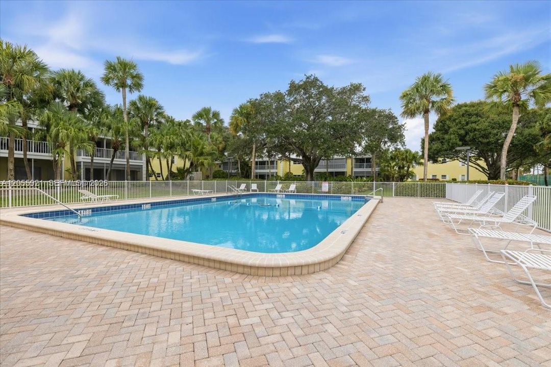 For Sale: $265,000 (2 beds, 2 baths, 1370 Square Feet)