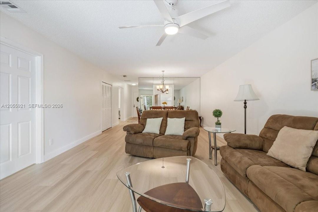 For Sale: $265,000 (2 beds, 2 baths, 1370 Square Feet)