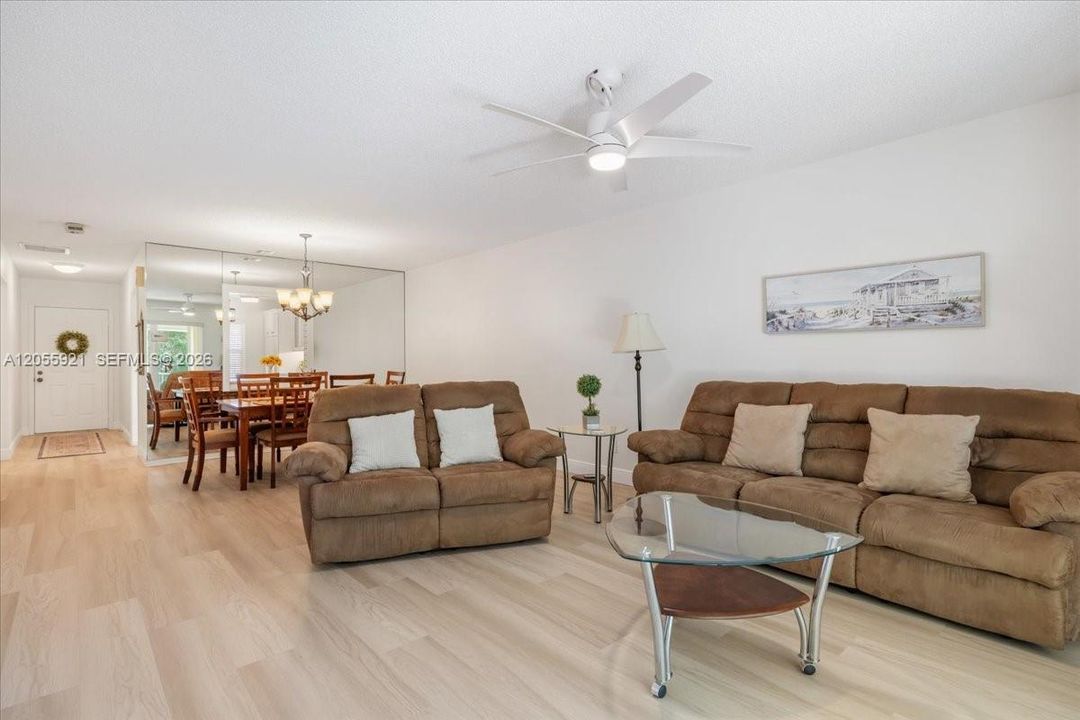 For Sale: $265,000 (2 beds, 2 baths, 1370 Square Feet)