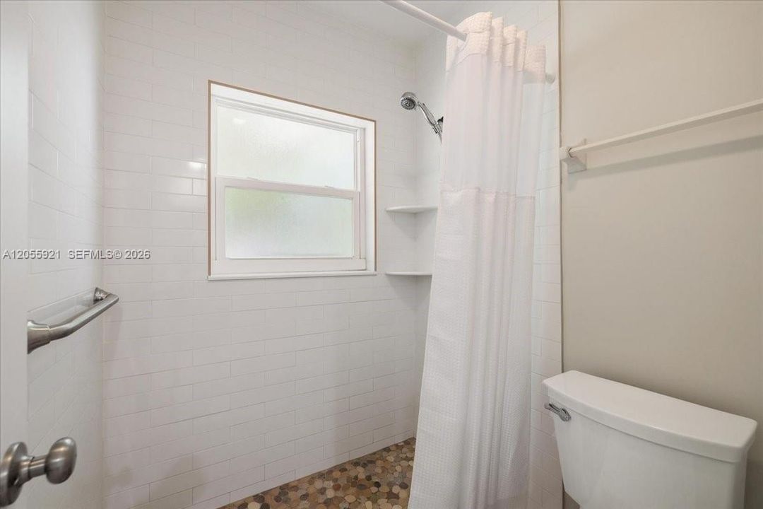 For Sale: $265,000 (2 beds, 2 baths, 1370 Square Feet)