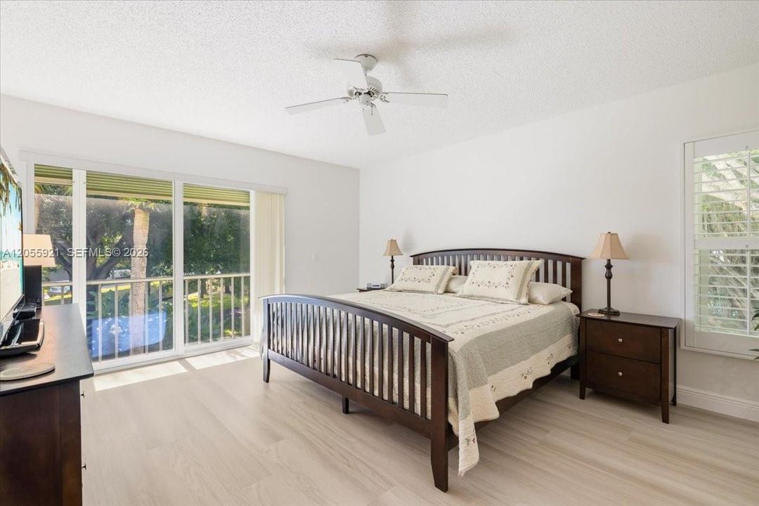For Sale: $265,000 (2 beds, 2 baths, 1370 Square Feet)