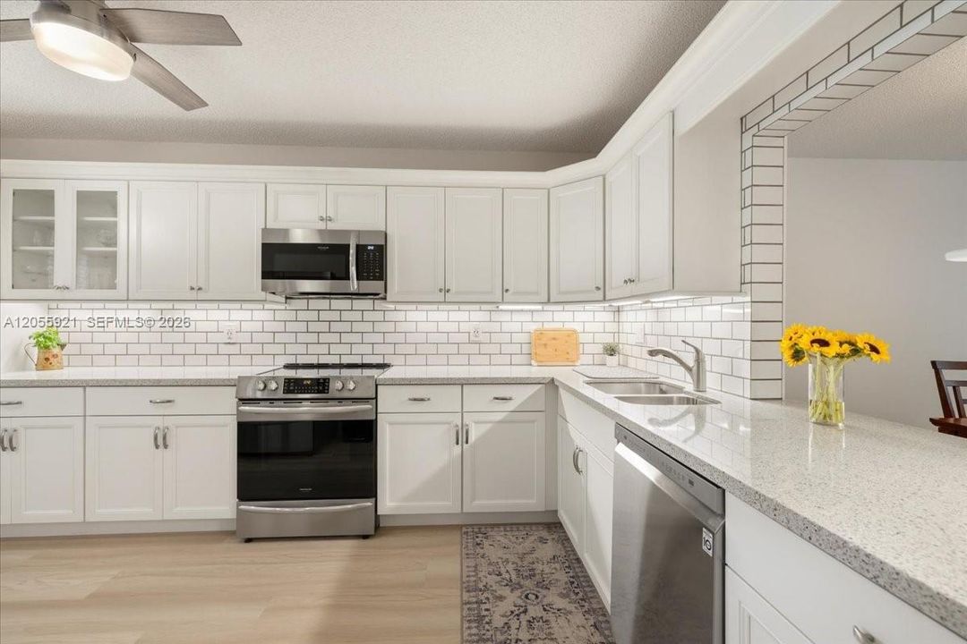 For Sale: $265,000 (2 beds, 2 baths, 1370 Square Feet)