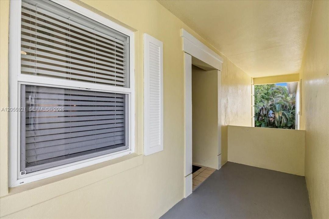 For Sale: $265,000 (2 beds, 2 baths, 1370 Square Feet)