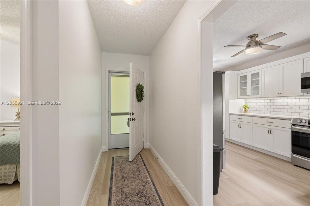 For Sale: $265,000 (2 beds, 2 baths, 1370 Square Feet)