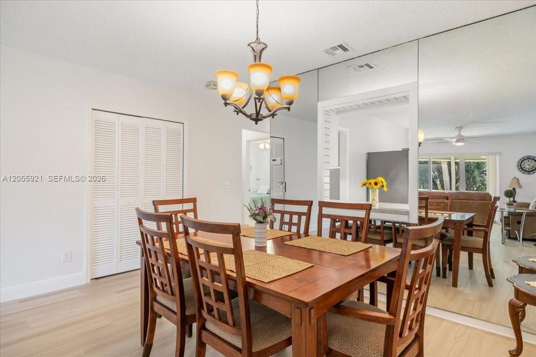 For Sale: $265,000 (2 beds, 2 baths, 1370 Square Feet)