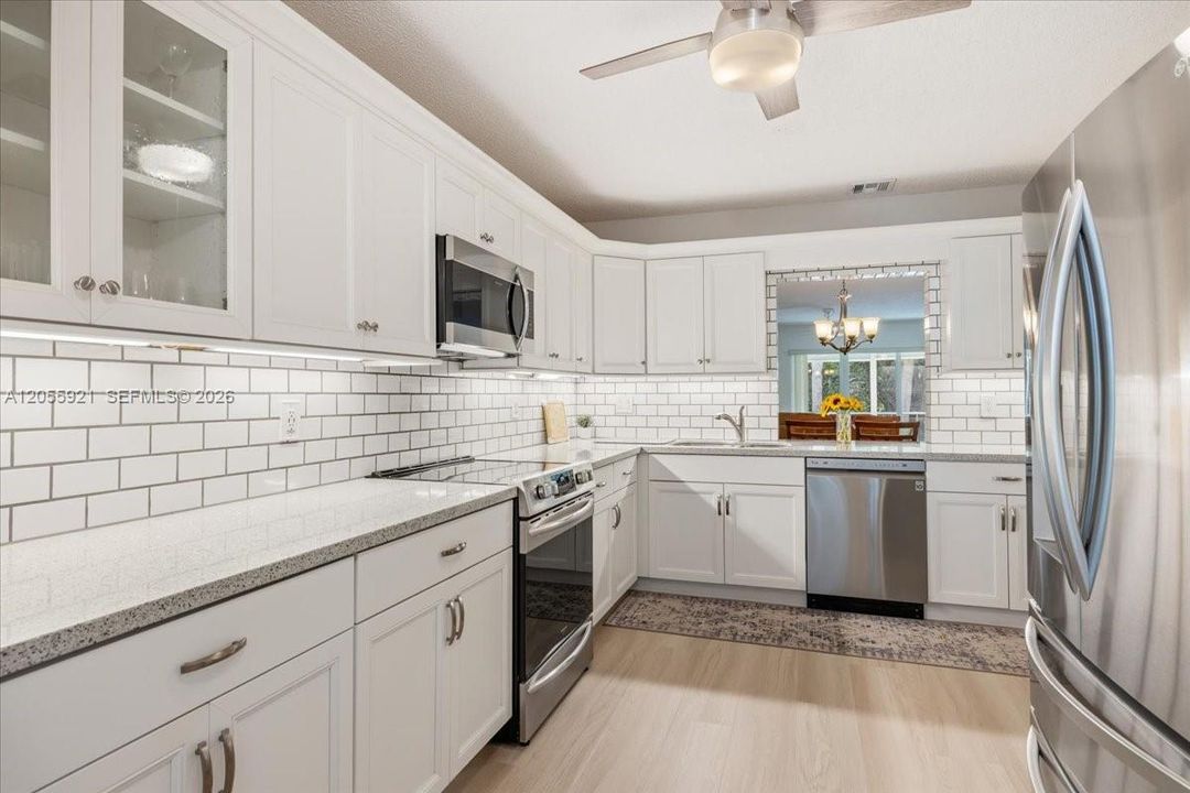 For Sale: $265,000 (2 beds, 2 baths, 1370 Square Feet)