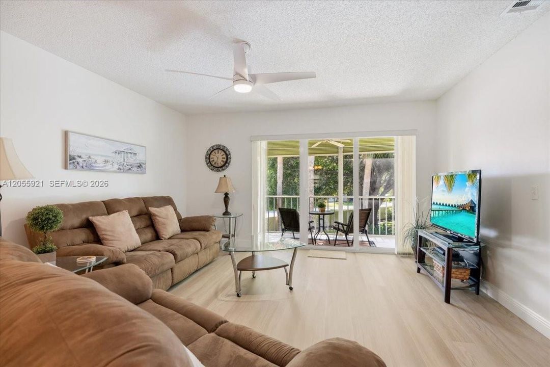 For Sale: $265,000 (2 beds, 2 baths, 1370 Square Feet)