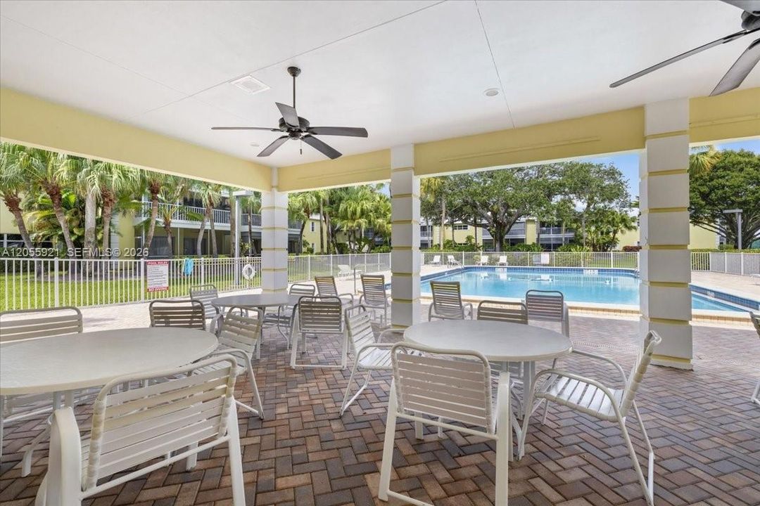 For Sale: $265,000 (2 beds, 2 baths, 1370 Square Feet)