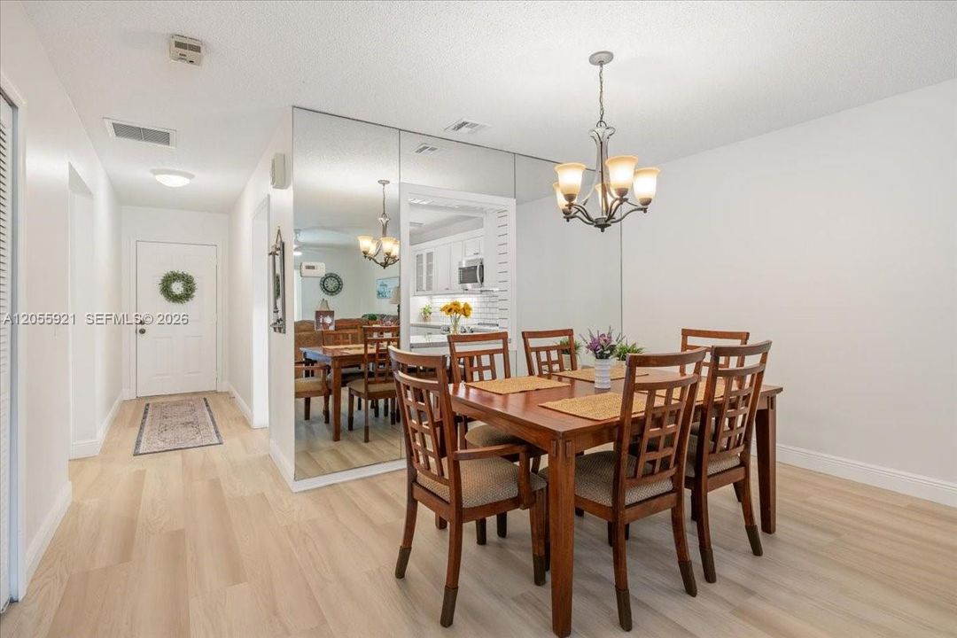 For Sale: $265,000 (2 beds, 2 baths, 1370 Square Feet)