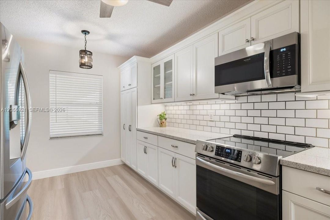 For Sale: $265,000 (2 beds, 2 baths, 1370 Square Feet)