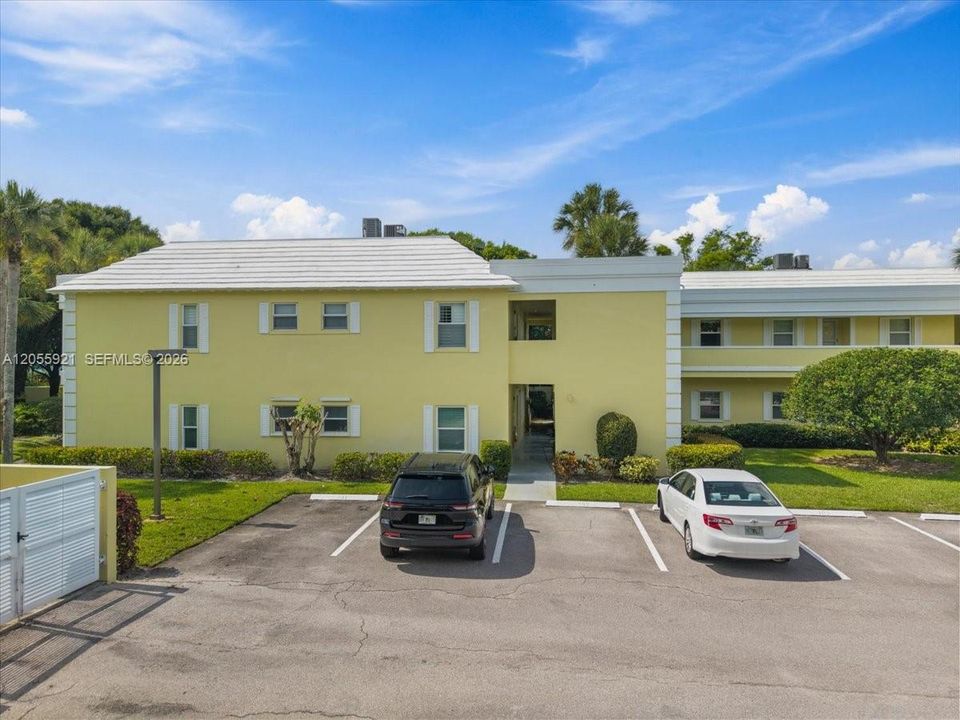 For Sale: $265,000 (2 beds, 2 baths, 1370 Square Feet)