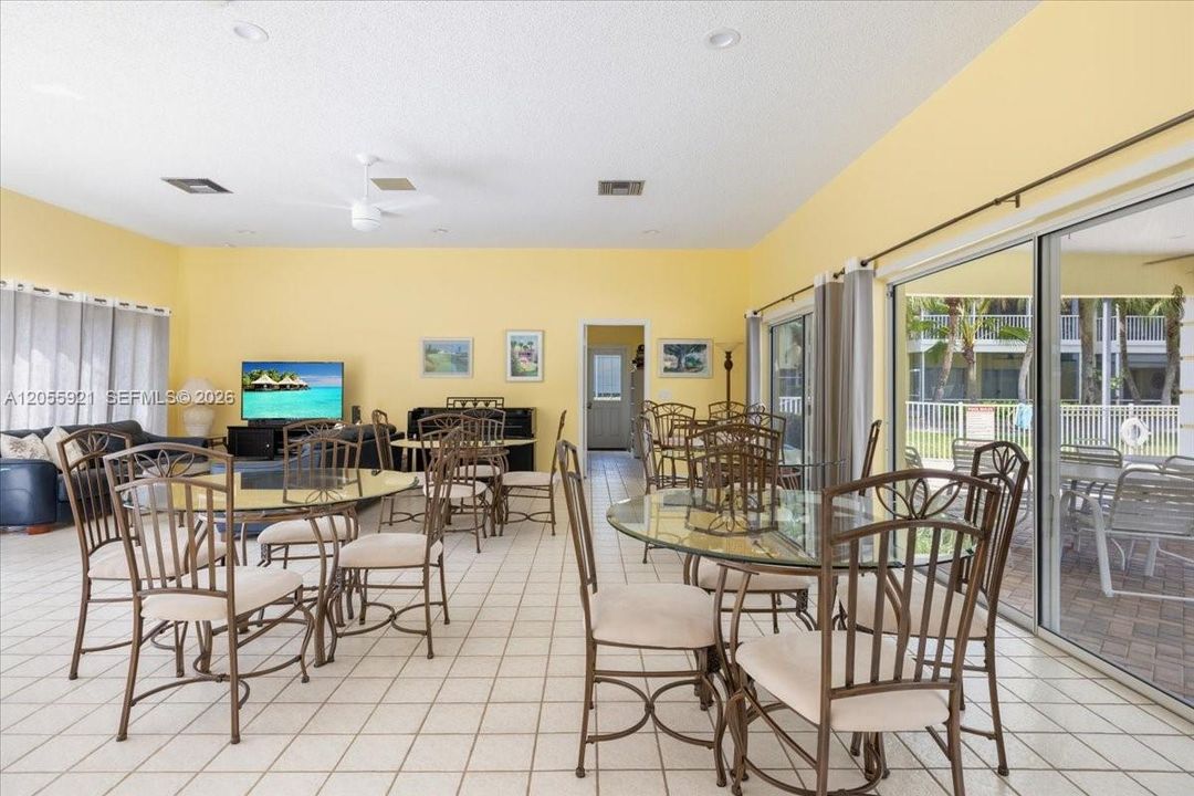 For Sale: $265,000 (2 beds, 2 baths, 1370 Square Feet)