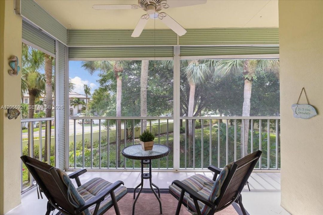 For Sale: $265,000 (2 beds, 2 baths, 1370 Square Feet)