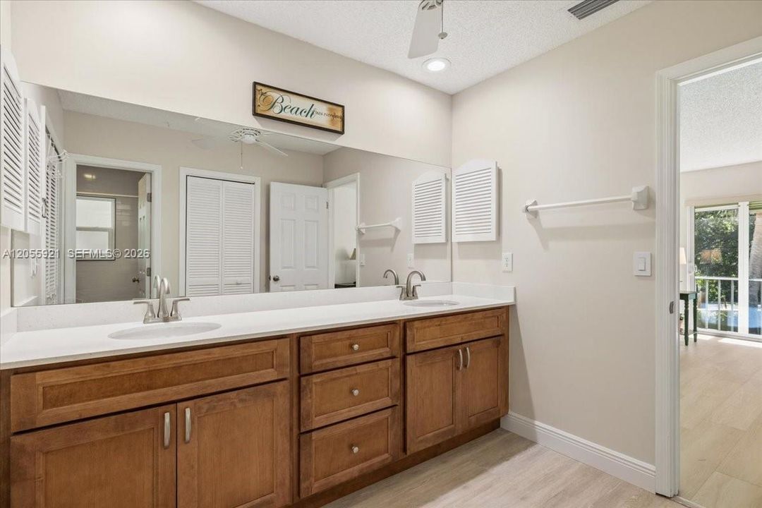 For Sale: $265,000 (2 beds, 2 baths, 1370 Square Feet)