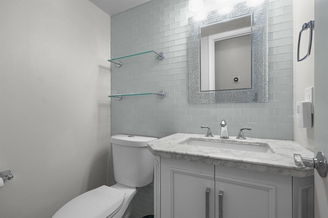 Half bath/1st floor