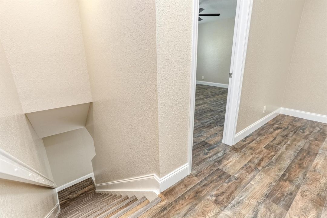 316 SE Bloxham Way- Stairway