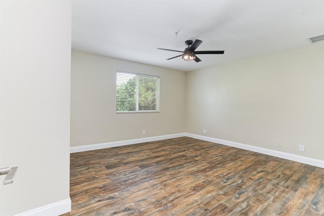 316 SE Bloxham Way-Master Bedroom3
