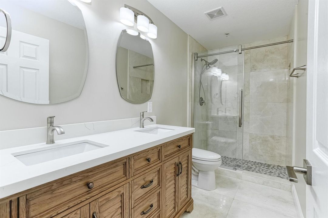 316 SE Bloxham Way-Master Bathroom