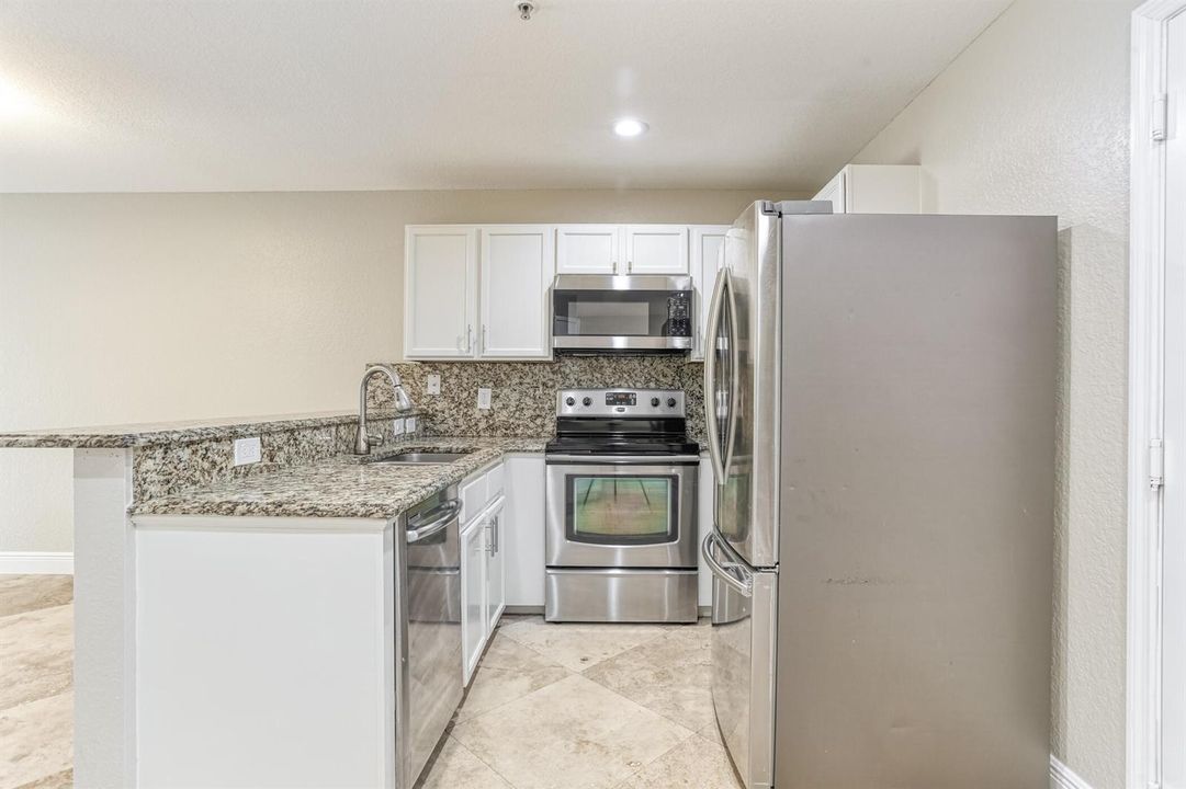 316 SE Bloxham Way- Kitchen1
