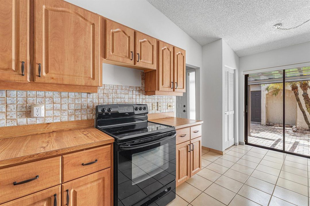 019-5272FairwayWoodsDrive-4112-DelrayBea