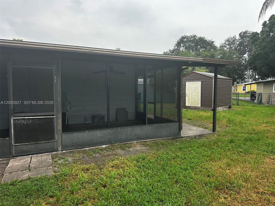 For Sale: $170,000 (2 beds, 2 baths, 936 Square Feet)